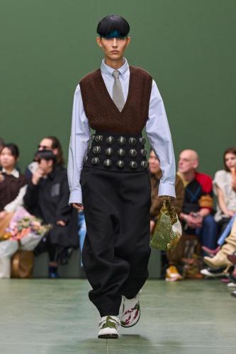LOEWE FW24 WW SHOW RUNWAY LOOK 47 FRONT RGB CROPPED 2X3