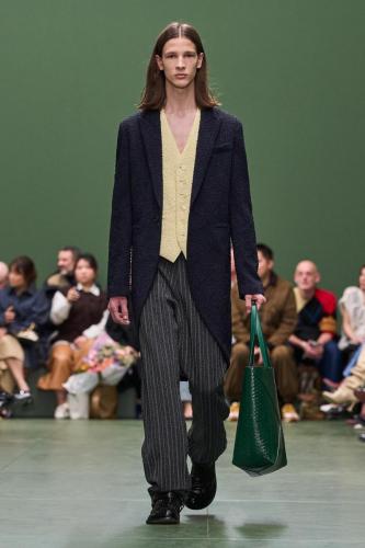 LOEWE FW24 WW SHOW RUNWAY LOOK 52 FRONT RGB CROPPED 2X3