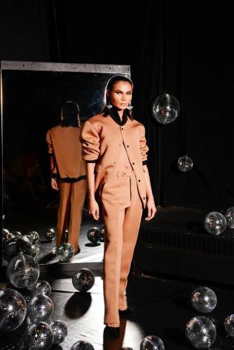Look11a