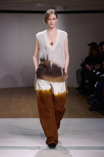 Mame Kurogouchi fw24 runway press look01