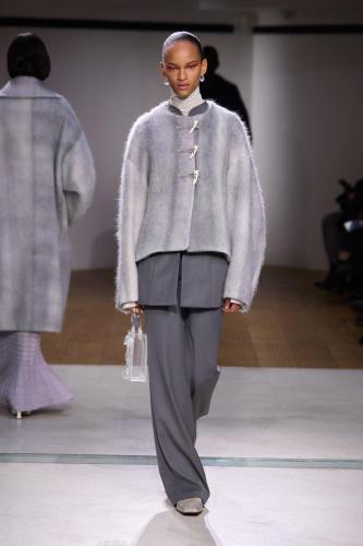 Mame Kurogouchi fw24 runway press look32