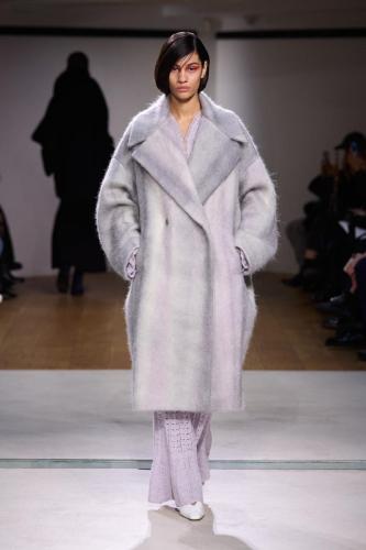 Mame Kurogouchi fw24 runway press look34