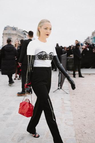 Pom-Klementieff-at-the-Alexander-McQueen-FW23-Show001