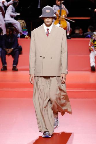 RUNWAY LOOKS FW23 HD 01