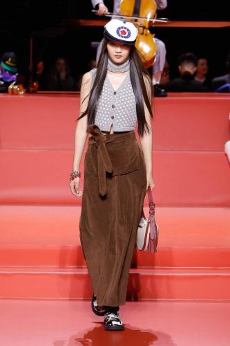 RUNWAY LOOKS FW23 HD 08
