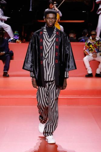 RUNWAY LOOKS FW23 HD 12