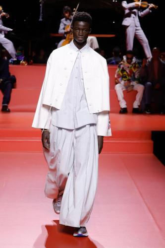 RUNWAY LOOKS FW23 HD 32