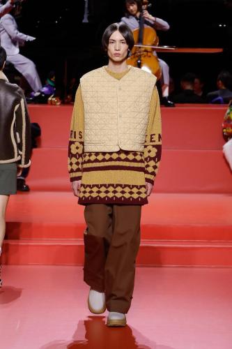 RUNWAY LOOKS FW23 HD 42