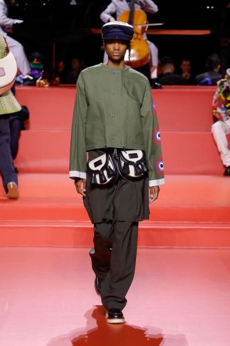 RUNWAY LOOKS FW23 HD 48