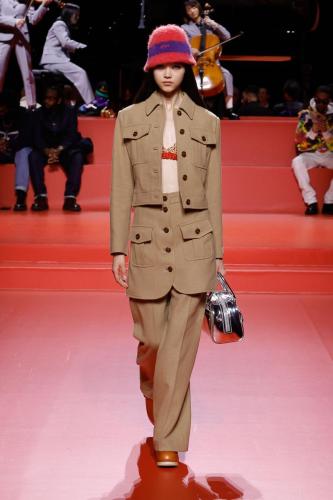 RUNWAY LOOKS FW23 HD 60