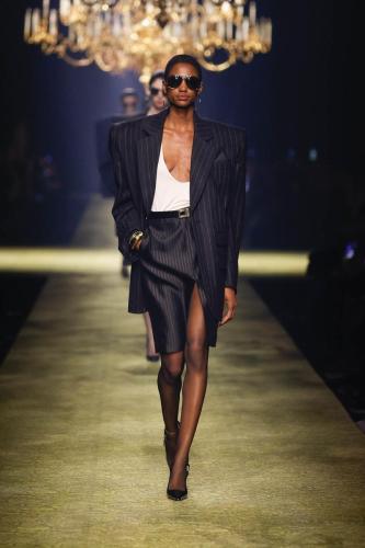 SAINT-LAURENT WINTER23-WOMEN RUNWAY-FRONT 01 HR