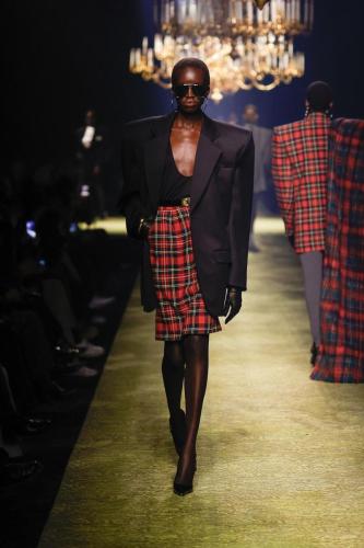SAINT-LAURENT WINTER23-WOMEN RUNWAY-FRONT 18 HR