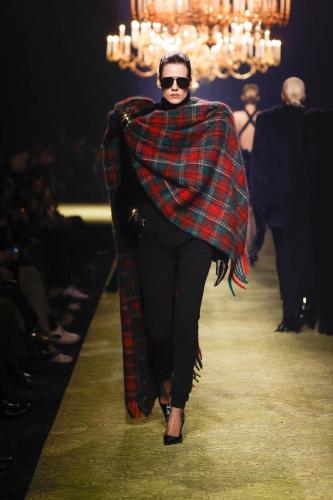 SAINT-LAURENT WINTER23-WOMEN RUNWAY-FRONT 25 HR