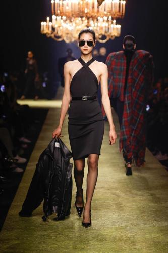 SAINT-LAURENT WINTER23-WOMEN RUNWAY-FRONT 26 HR
