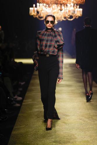 SAINT-LAURENT WINTER23-WOMEN RUNWAY-FRONT 28 HR