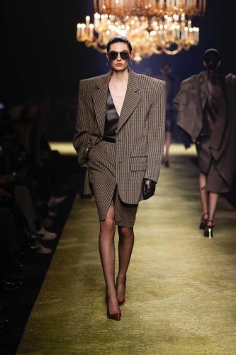 SAINT-LAURENT WINTER23-WOMEN RUNWAY-FRONT 32 HR