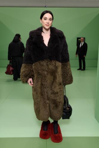 Loewe : Front Row - Paris Fashion Week - Womenswear Fall/Winter 2024-2025