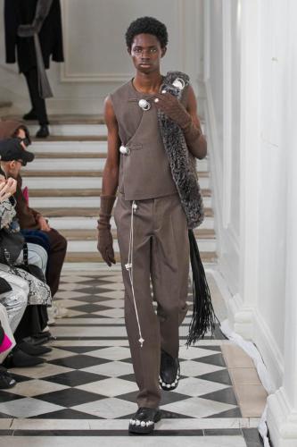 Sean-Suen fw23 runway press look07