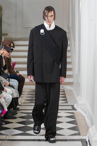 Sean-Suen fw23 runway press look24