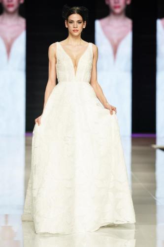 Spain-Fashion-Higar-Novias-Lexus-Chie-Mihara-Alma-Couture Si-Sposaitalia-Collezioni-2025-3