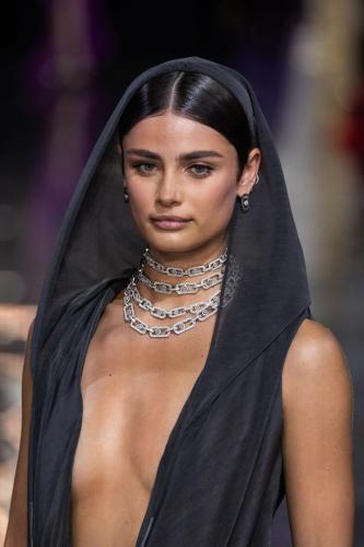 2023 Messika High Jewelry Show - Runway