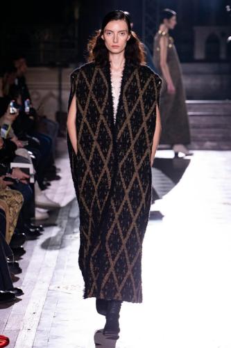 Uma-Wang-RTW-FW23-Look-09