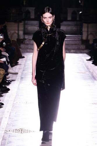 Uma-Wang-RTW-FW23-Look-31