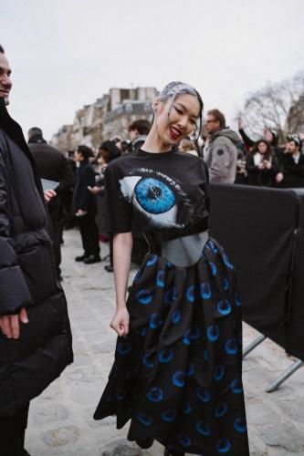 Valerie-Zhang-at-the-Alexander-McQueen-FW23-Show001