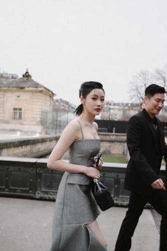 Zhang-Tianai-at-the-Alexander-McQueen-FW23-Show001