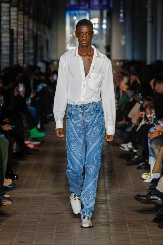 look0004
